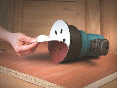 Круг абразивный шлифовальный на липучке 8 отверстий Ø125 P220 (УПАКОВКА ПО 100ШТ)